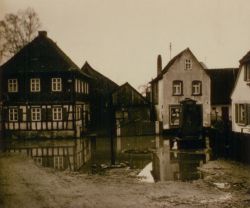 Die Untere Ortschaft Waehrend Einer Der Vielen Hochwasserzeiten 1